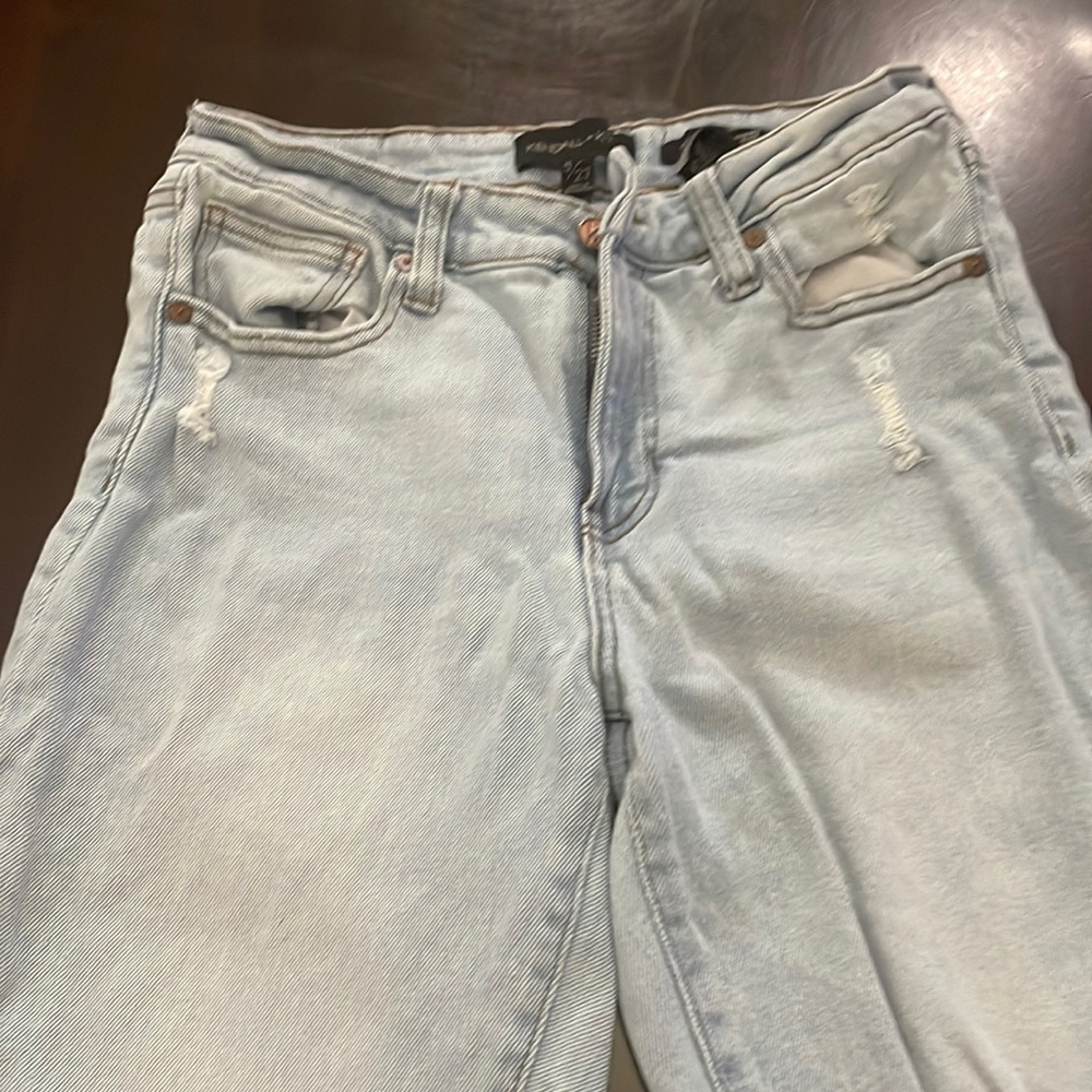 im selling these light blue washed jeans. they have rips at knee and top area